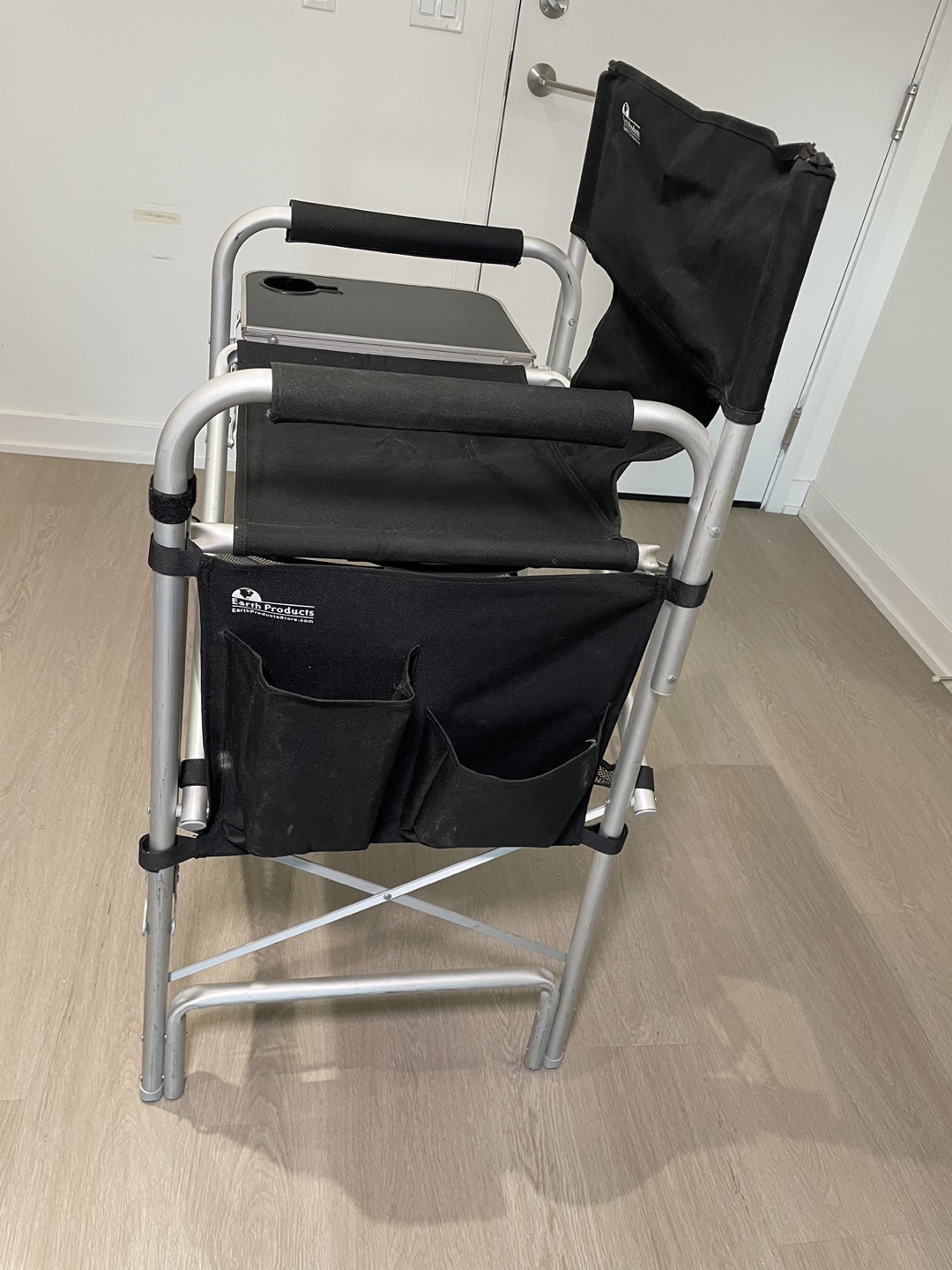 Portable Makeup/Director's Chair with Side Tray and foot rest - photo 4