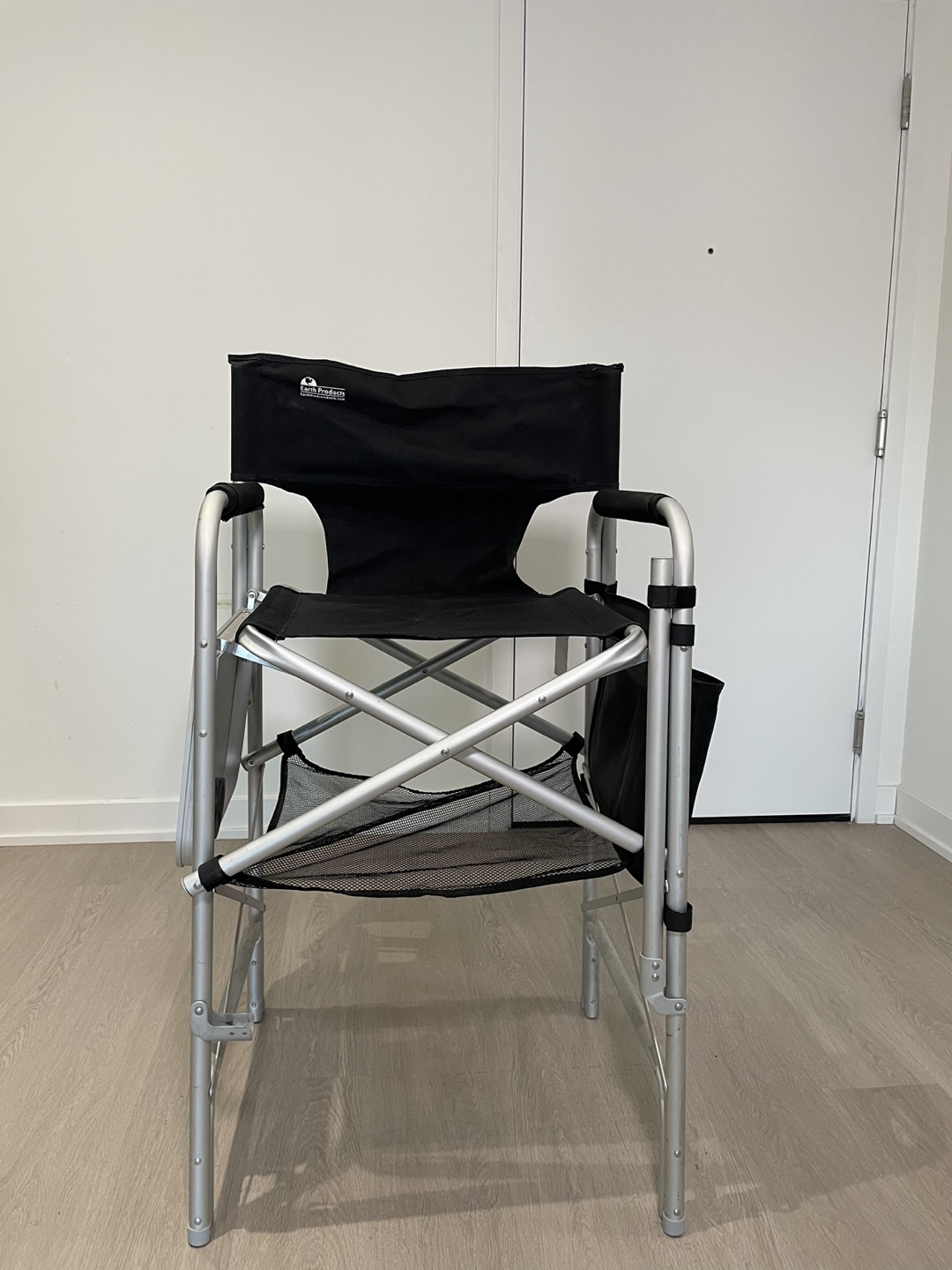 Portable Makeup/Director's Chair with Side Tray and foot rest - photo 3