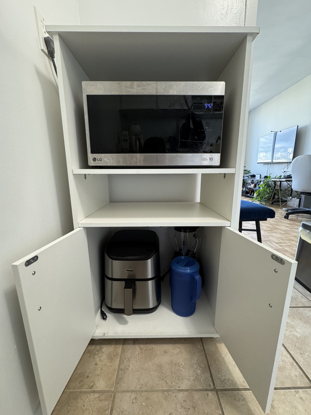 White pantry with dedicated microwave space - photo 3