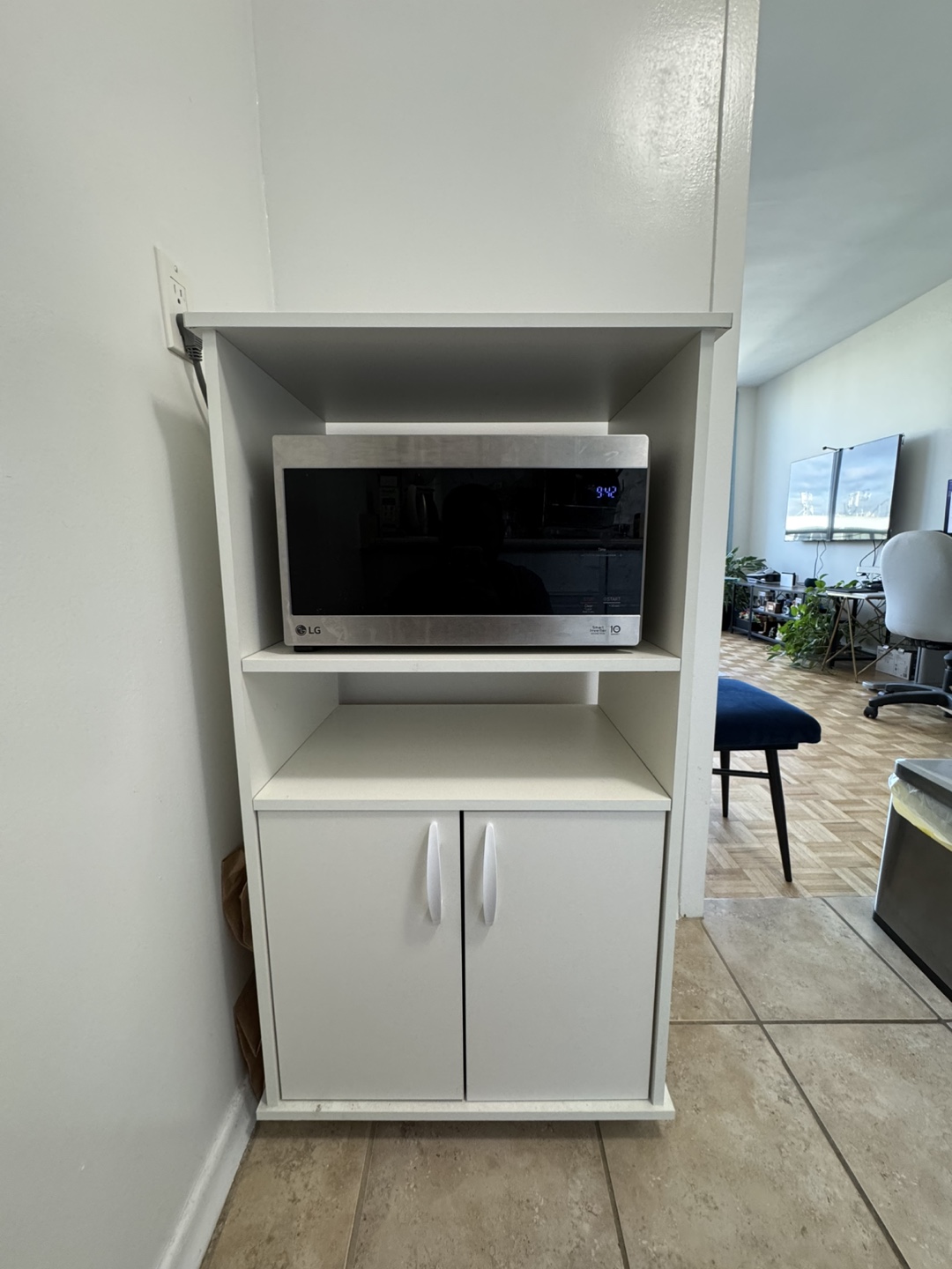 White pantry with dedicated microwave space - photo 2