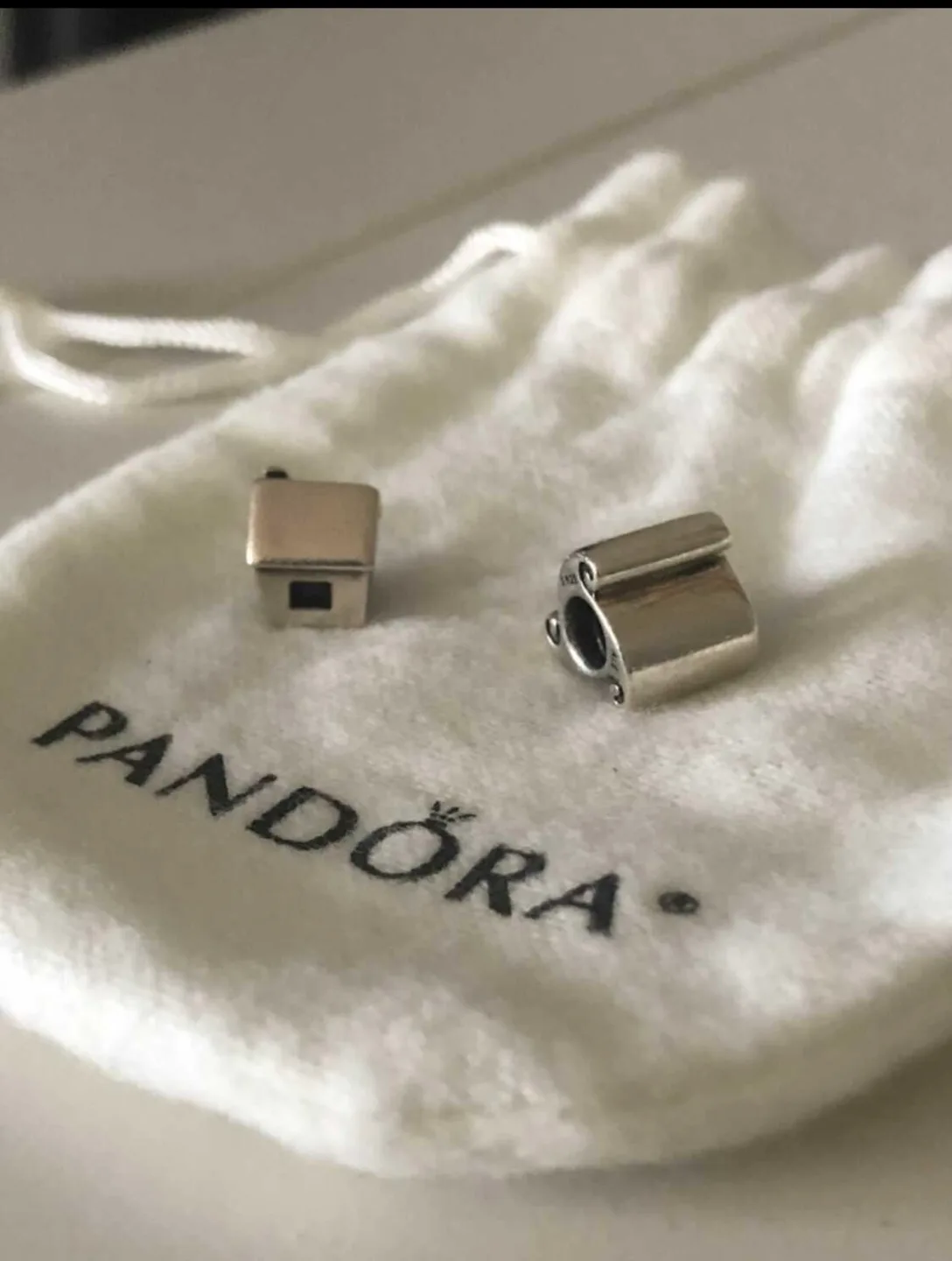 Pandora HOUSE/HOME Charm image indicator(3)