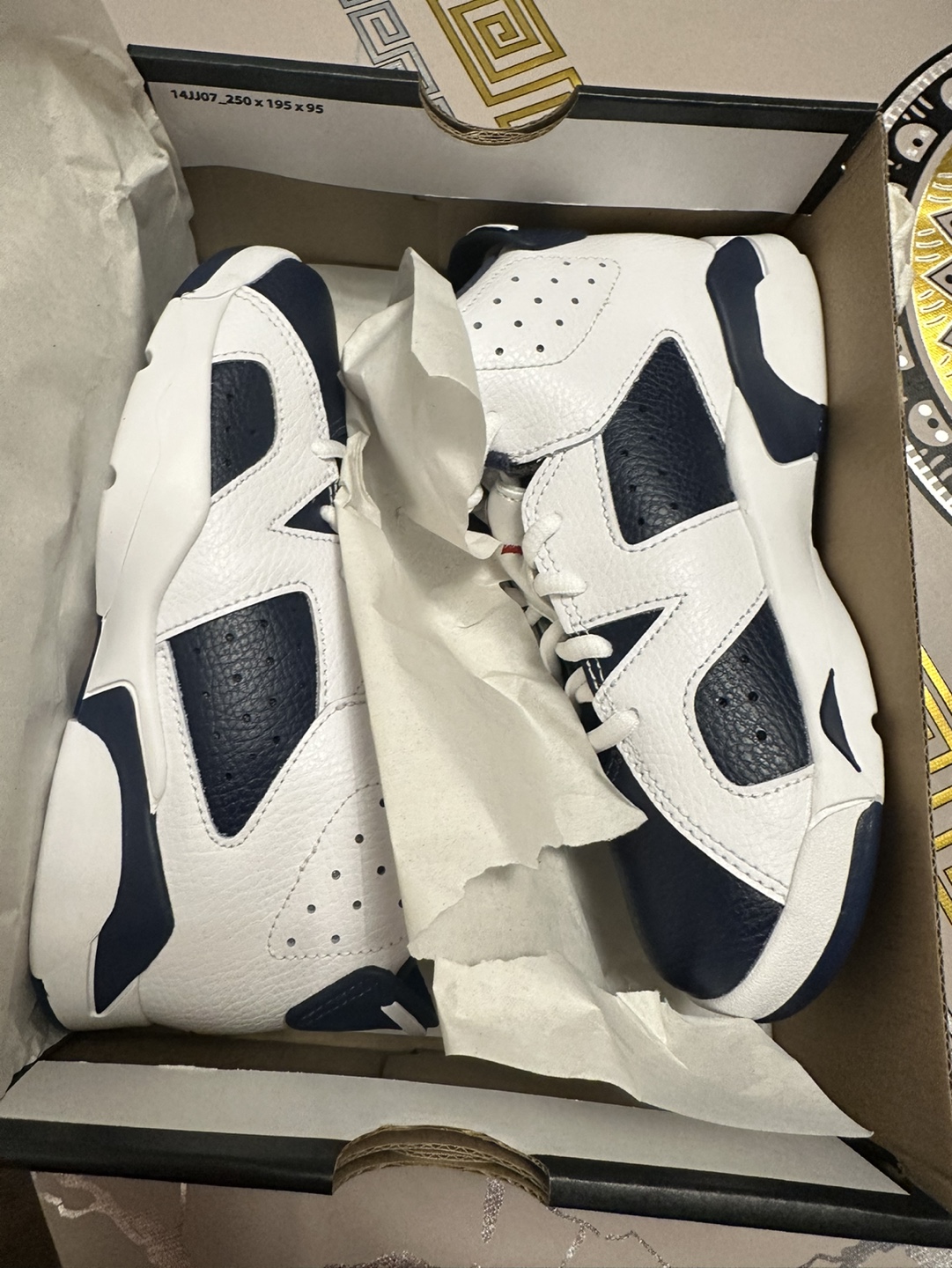 Air Jordan 6 Retro (PS) - White/Navy - Size 1Y - photo 2