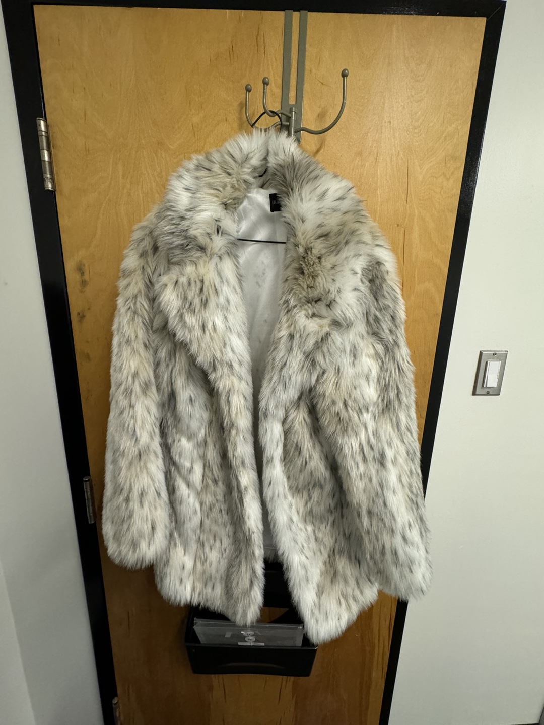 Frank Lyman Faux Fur Coat Size 14 small fit