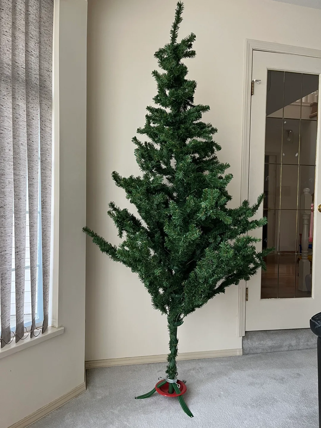 Artificial Christmas Tree (6 Ft Tall, incl. some decorations) image indicator(2)