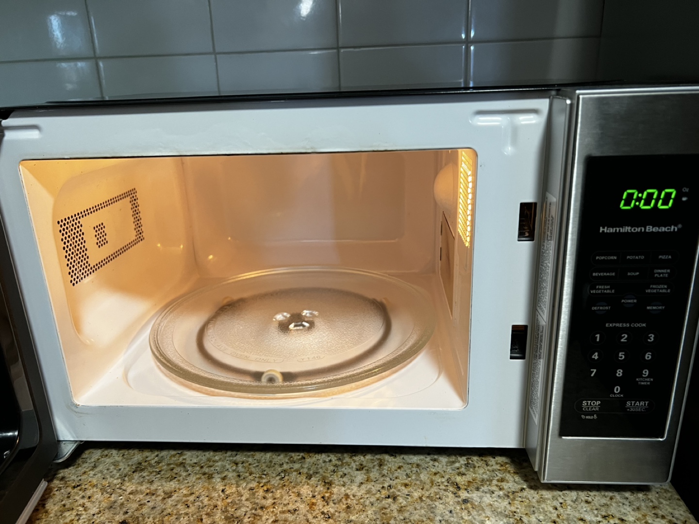 Hamilton Beach Microwave - photo 3