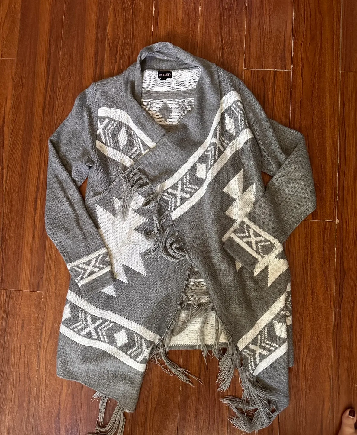 MUST GO! Grey & White Aztec Pattern Cardigan with Fringe image indicator(4)