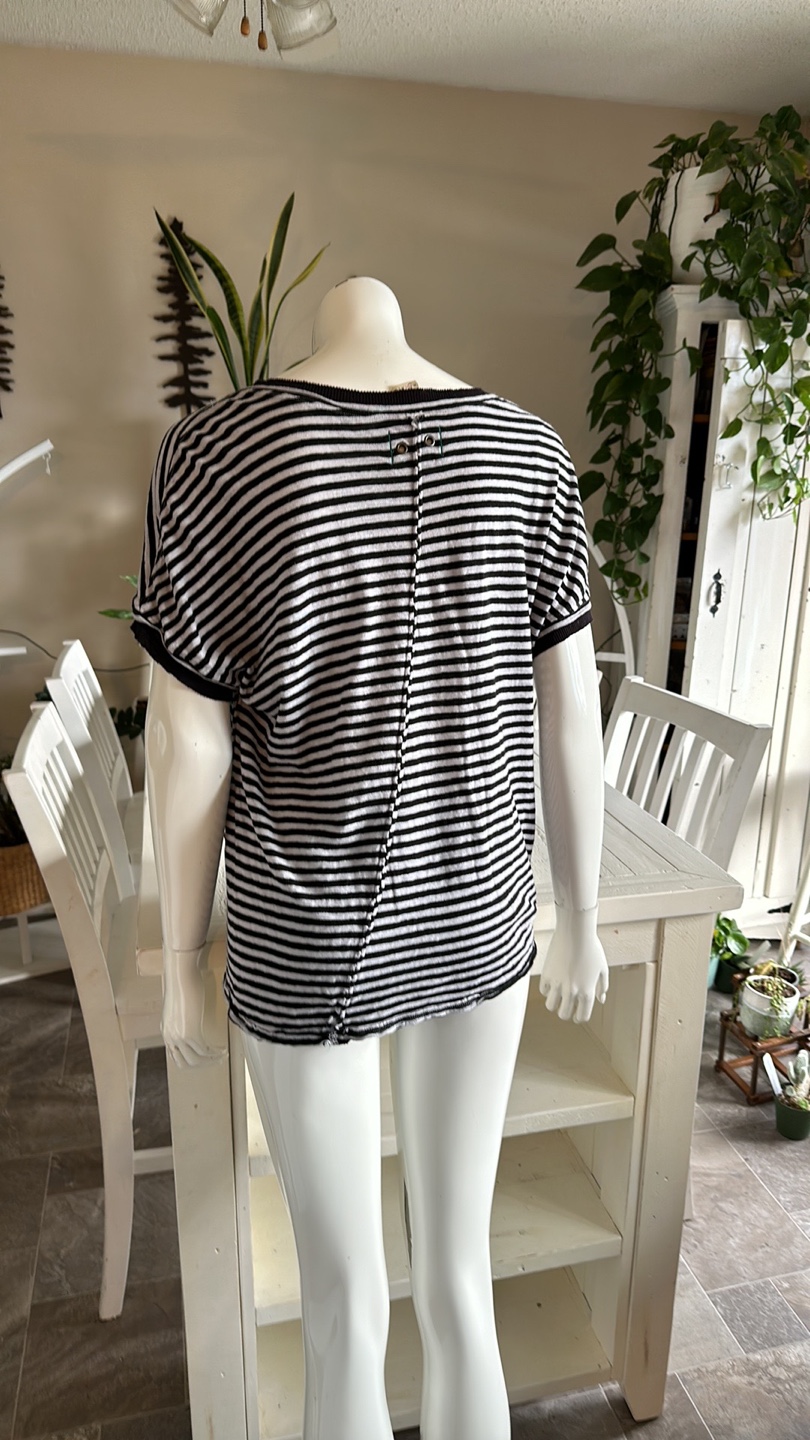 Striped V-neck T-shirt - photo 4