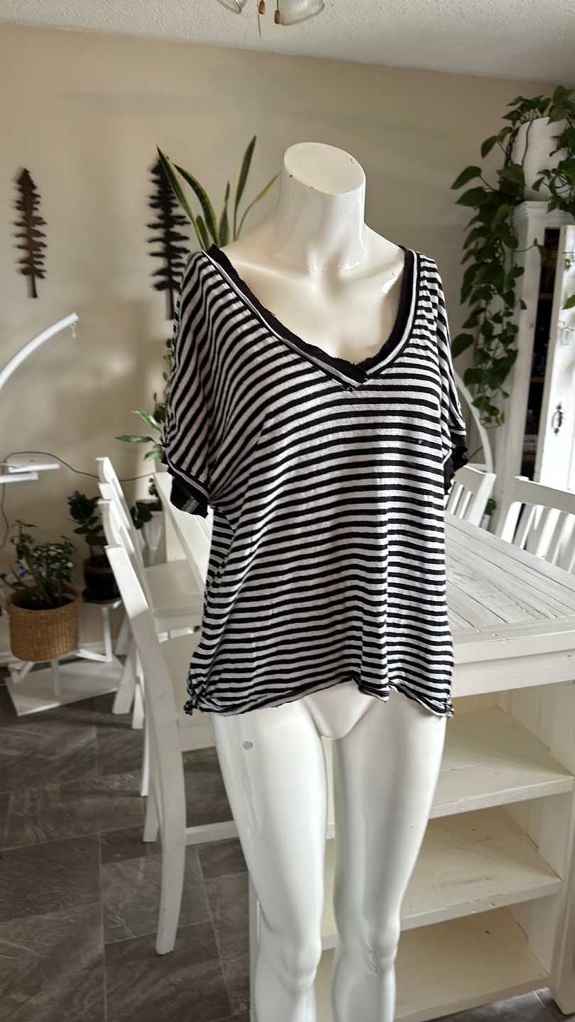 Striped V-neck T-shirt - photo 5