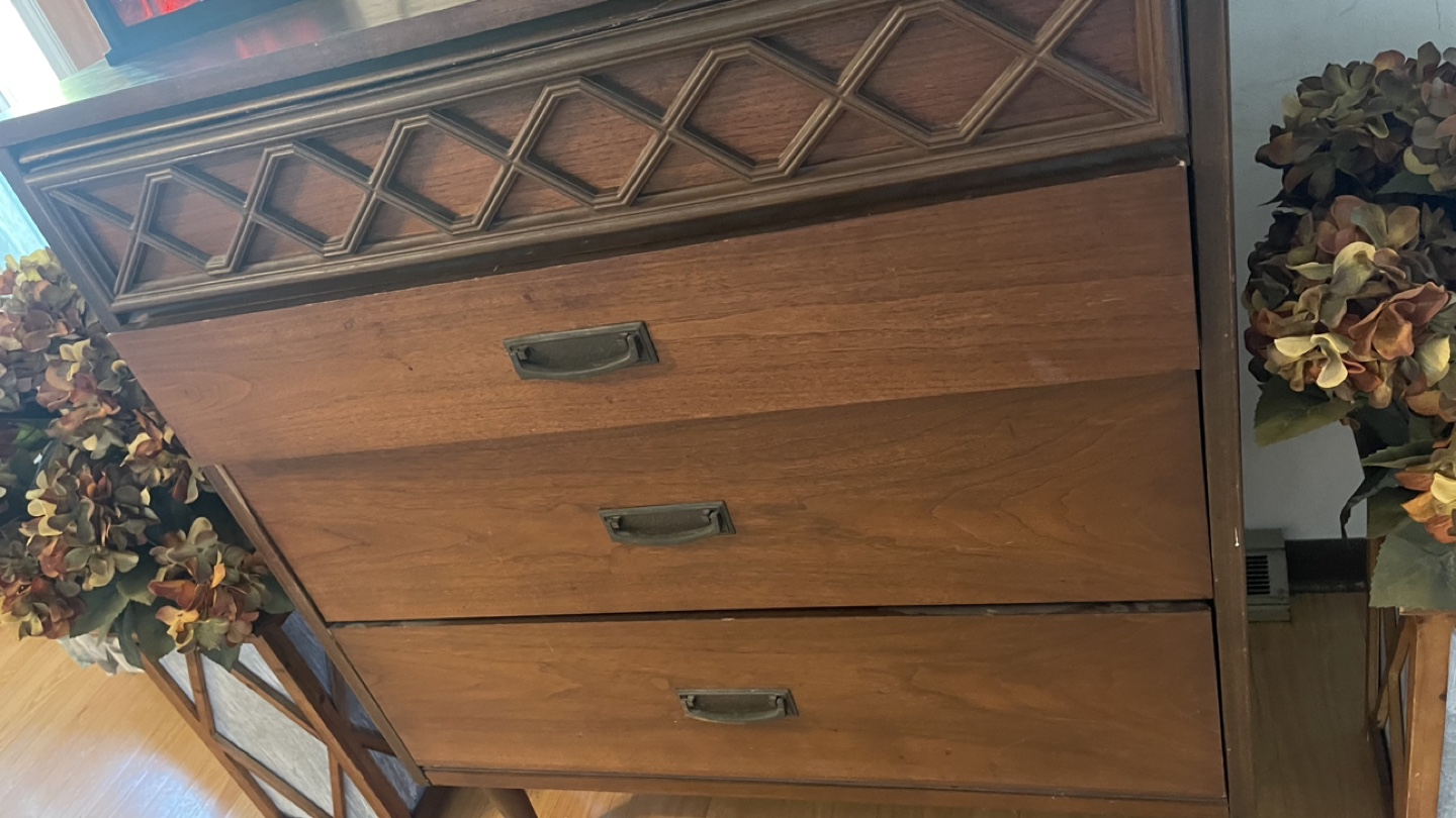 Vintage Mid-Century Modern Dresser 4  Drawer check more photos - photo 4