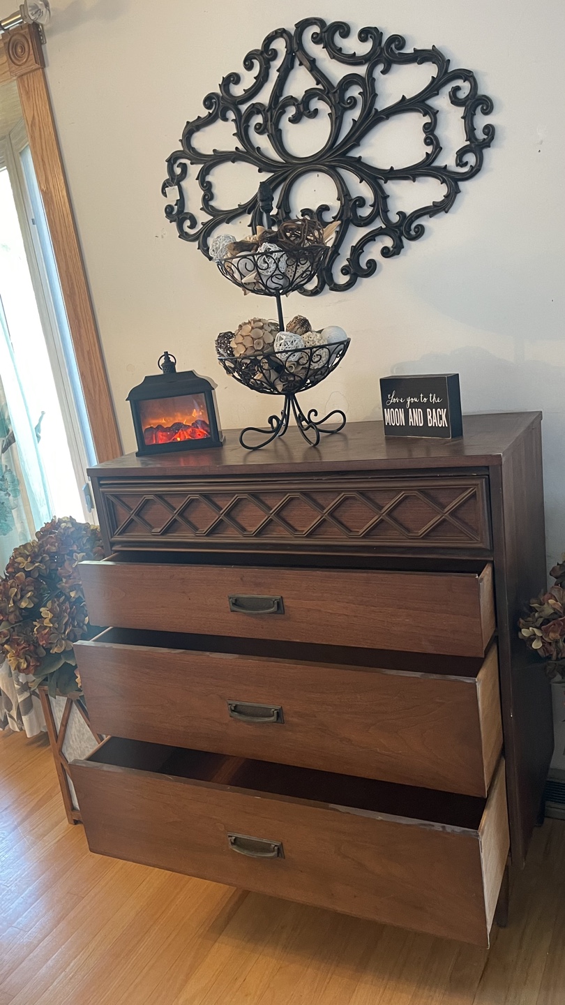 Vintage Mid-Century Modern Dresser 4  Drawer check more photos - photo 2