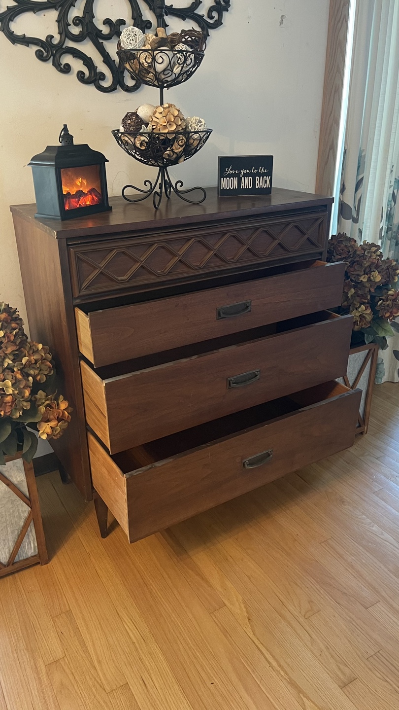 Vintage Mid-Century Modern Dresser 4  Drawer check more photos