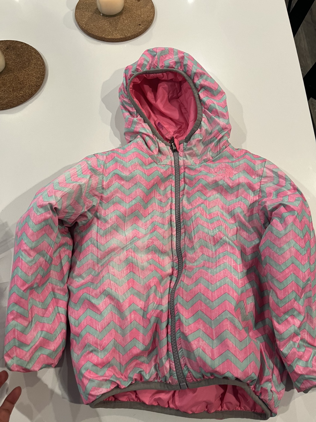The North Face reversible Toddler Girl's Pink Chevron Jacket 4T - photo 3