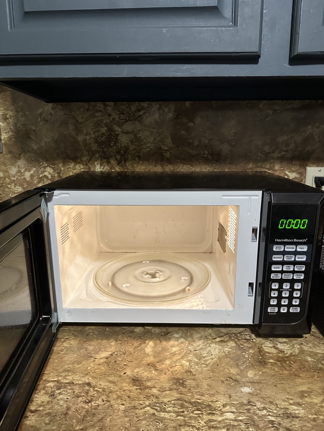 Hamilton Beach Microwave - photo 2
