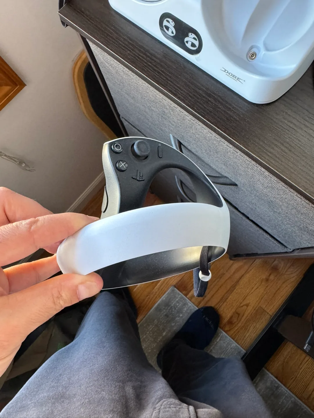 PSVR2 with accessories & stand image indicator(5)