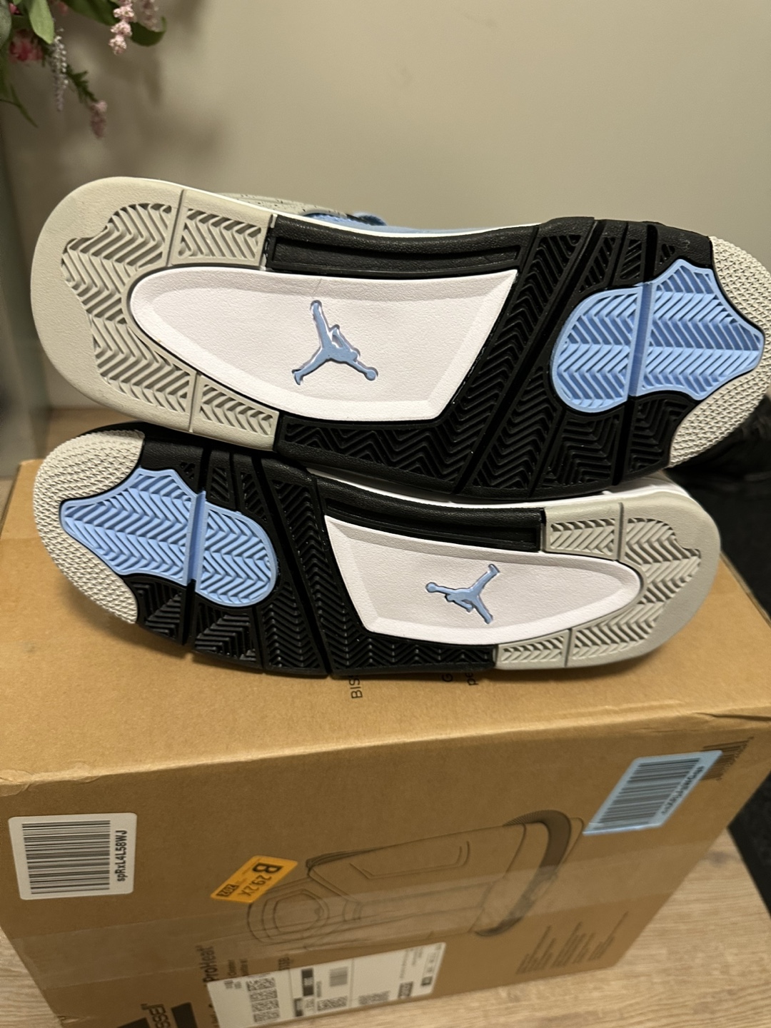 Jordan 4 University Blues - photo 3