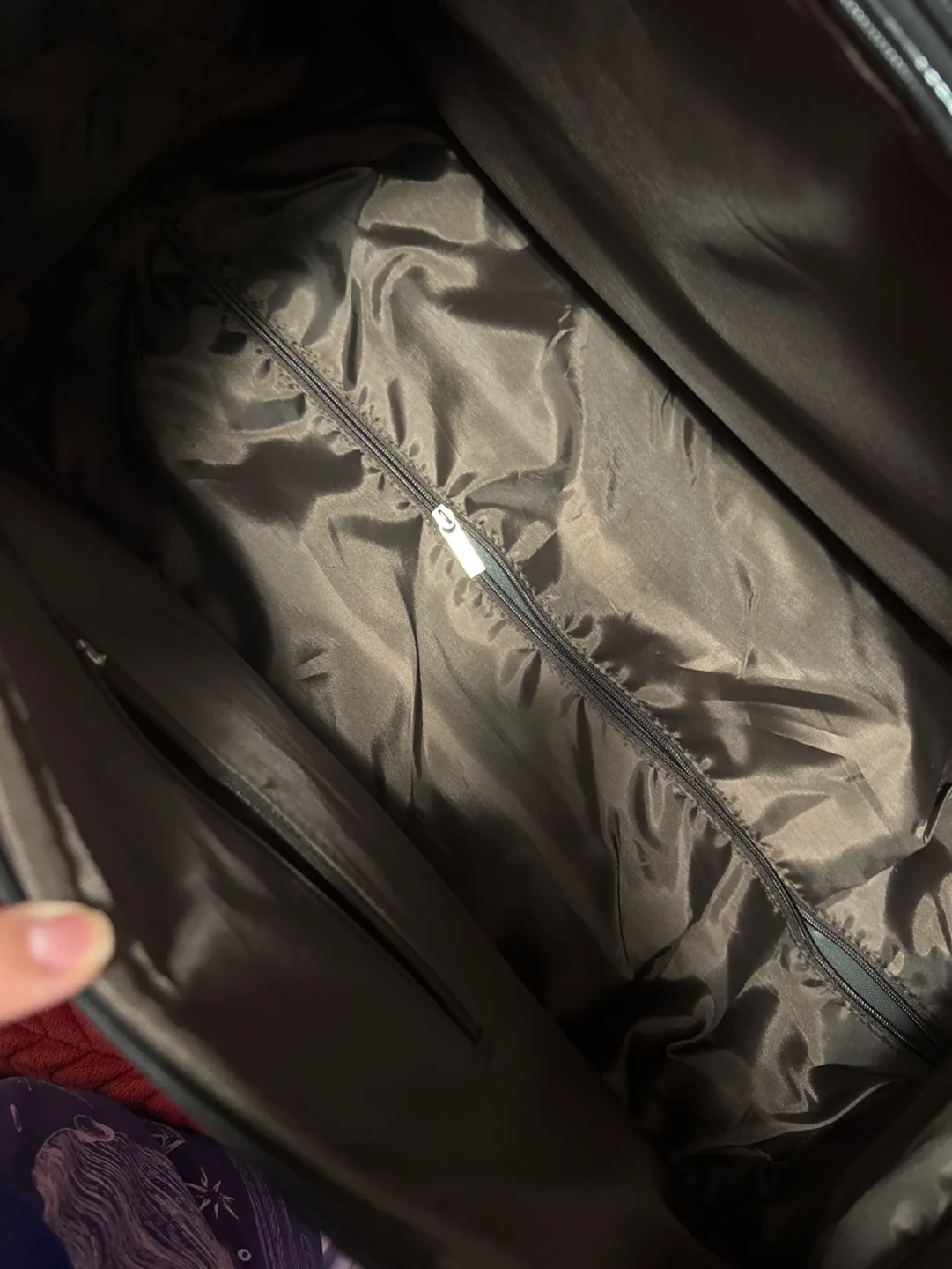 Rolling Suitcase with Vanity Fair Print image indicator(2)