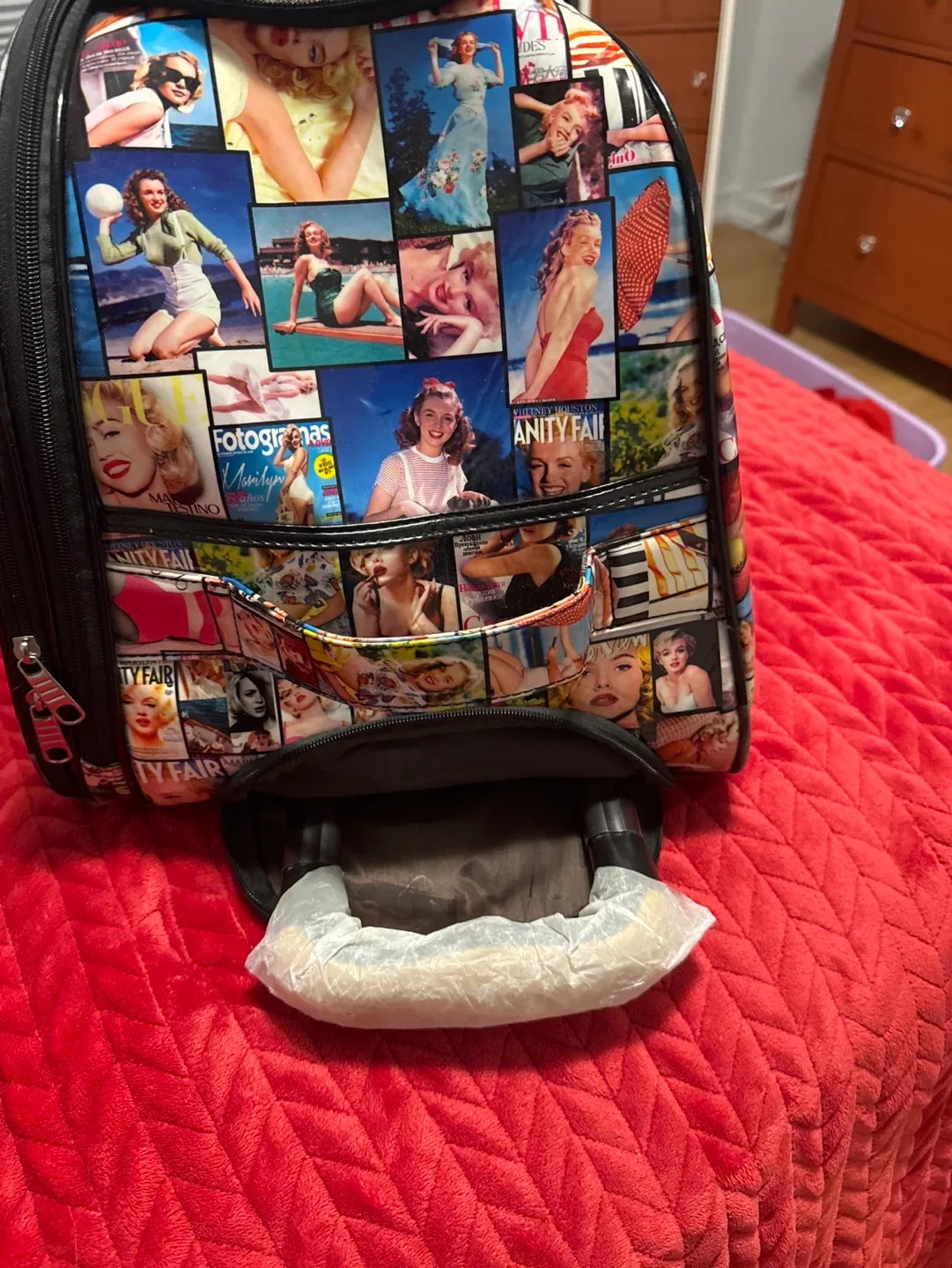 Rolling Suitcase with Vanity Fair Print image indicator(3)