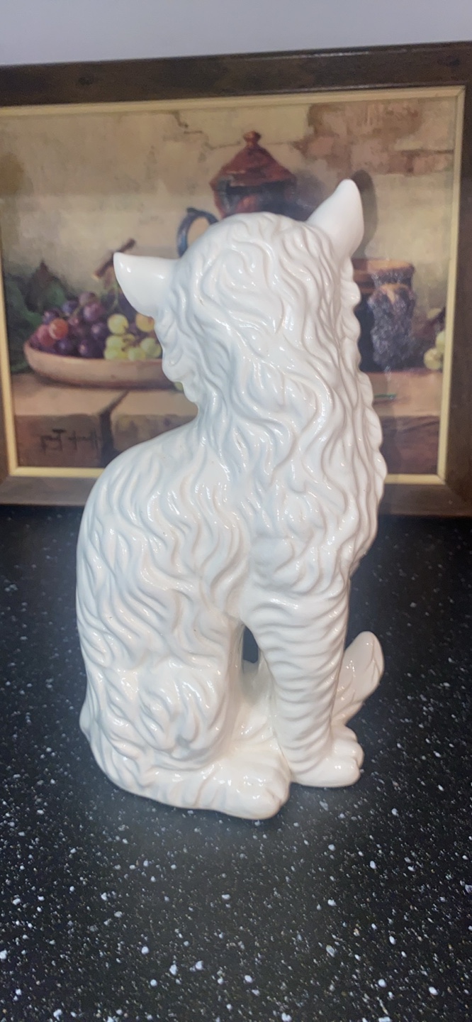 Vintage White Ceramic Cat Figurine. Made in Japan. - photo 2