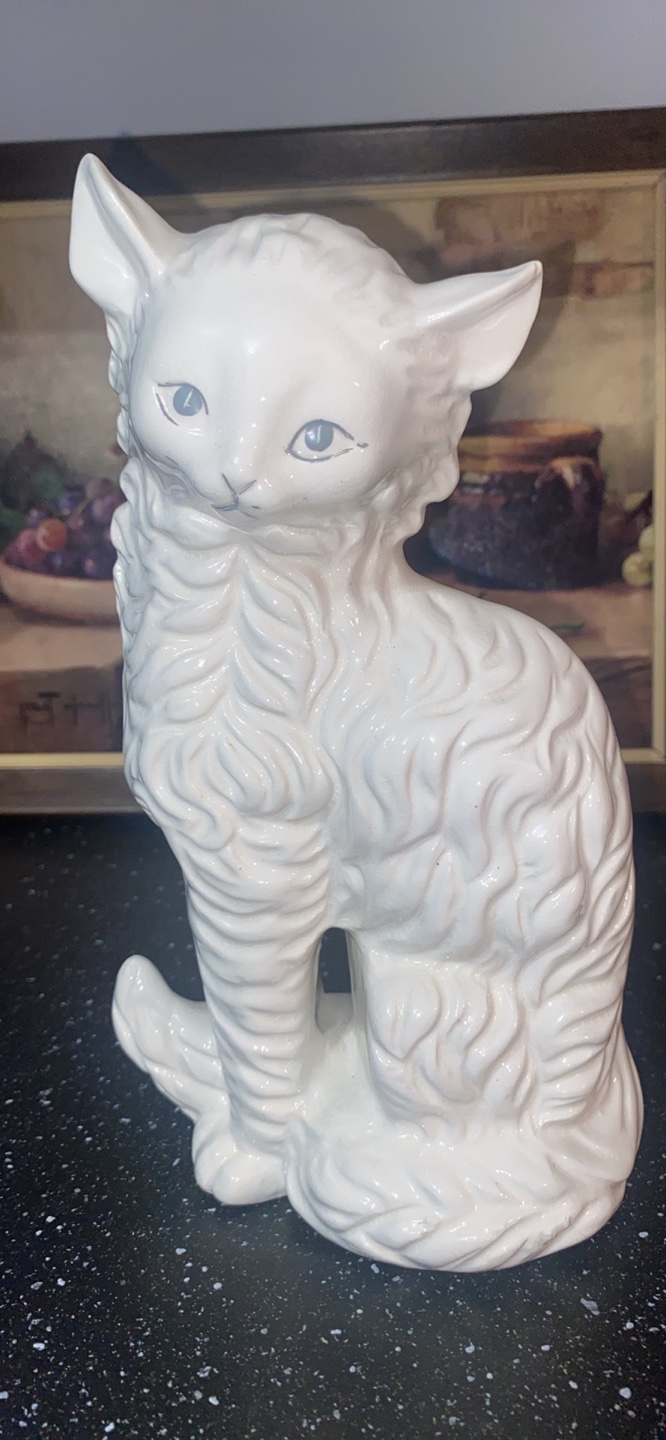 Vintage White Ceramic Cat Figurine. Made in Japan. - photo 3