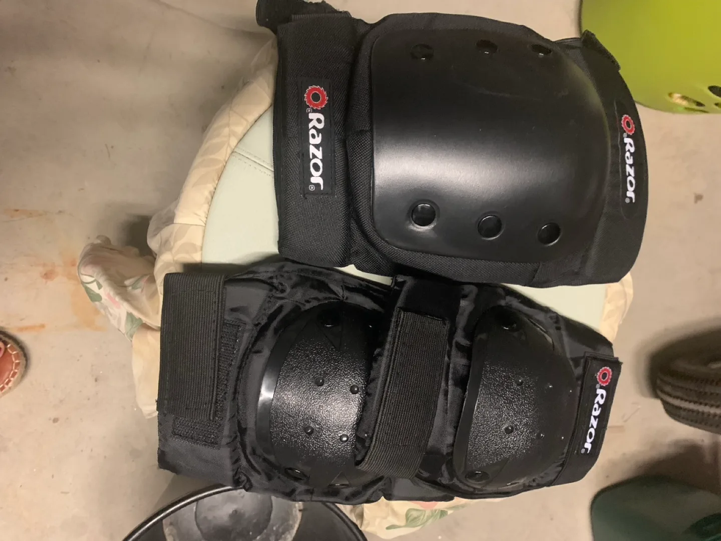 Razor Knee Pads🧡 image indicator(3)