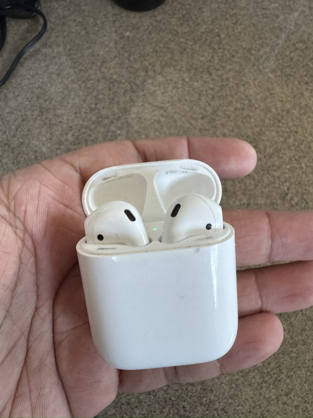 Apple AirPods (2nd Generation) - photo 2