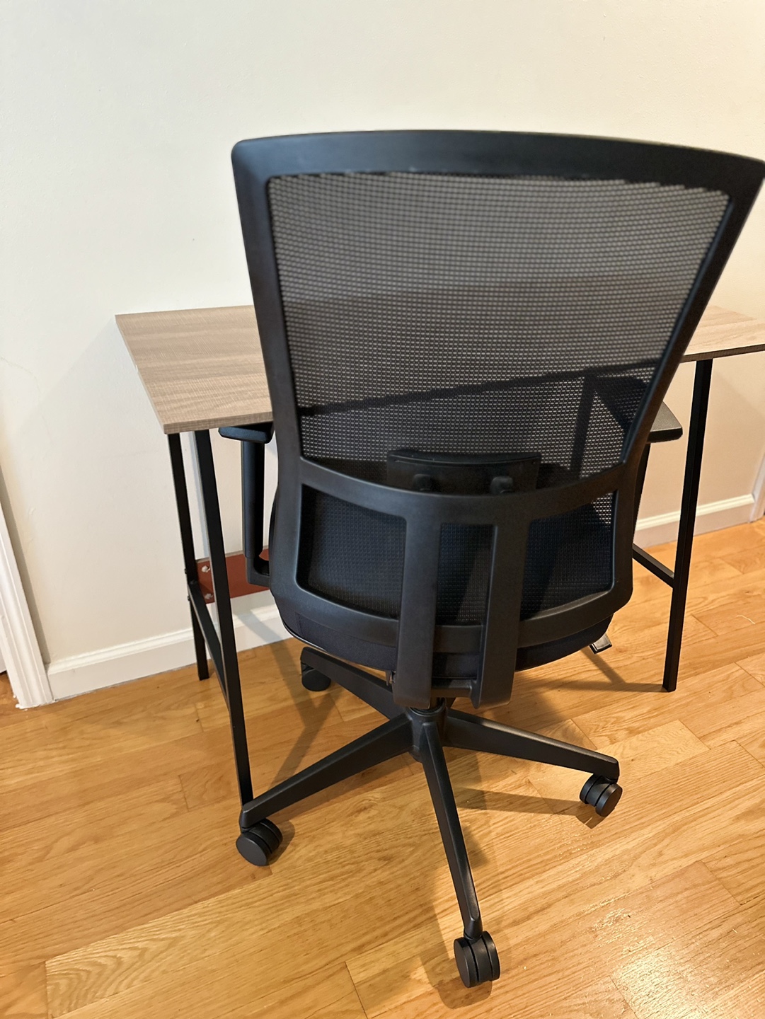 Black Mesh Office Chair - photo 2