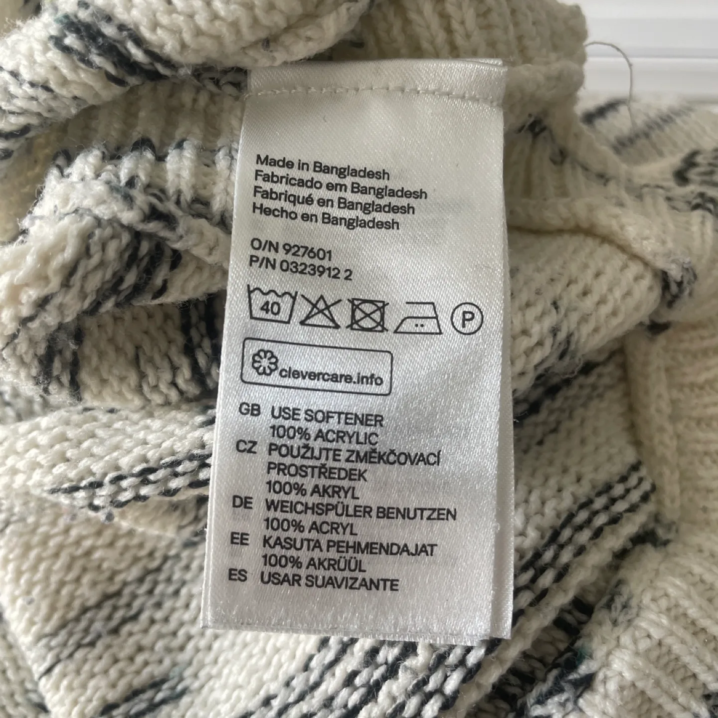 H&M Beige Grey Knit Sweater Size Small image indicator(6)