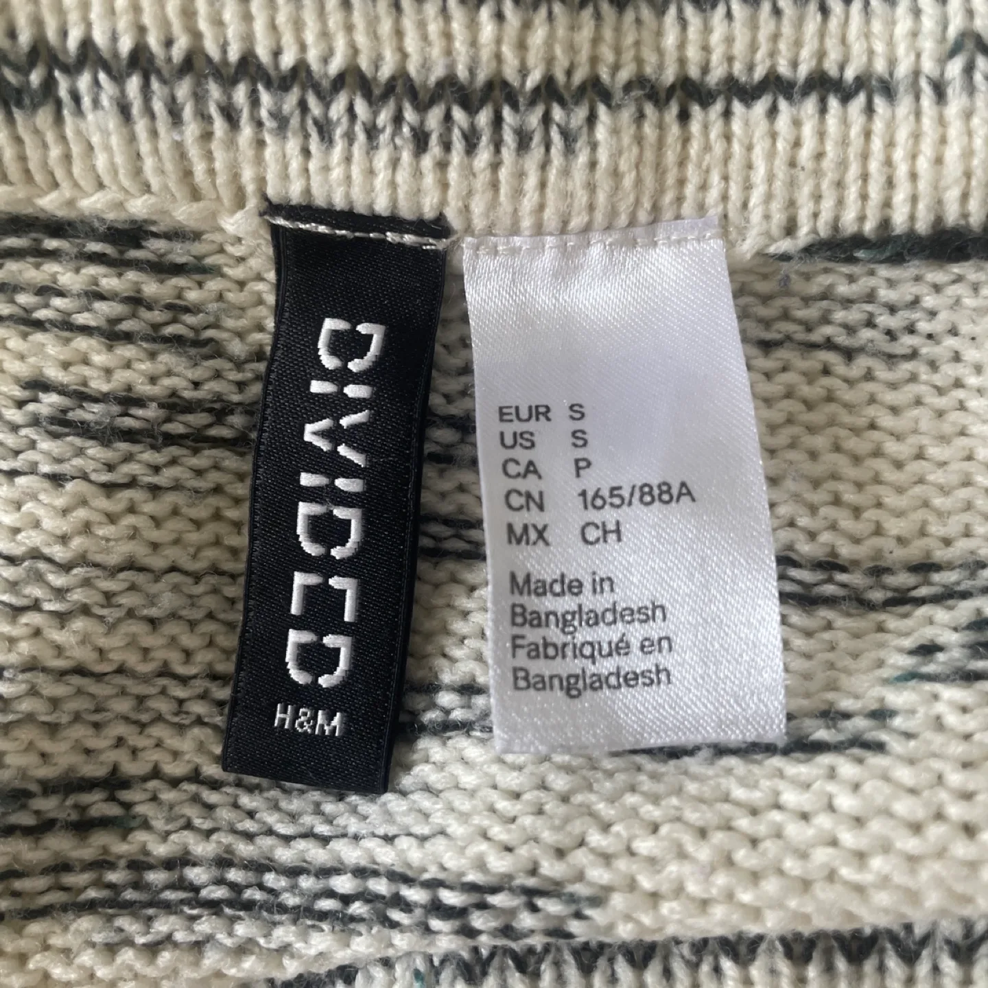 H&M Beige Grey Knit Sweater Size Small image indicator(5)