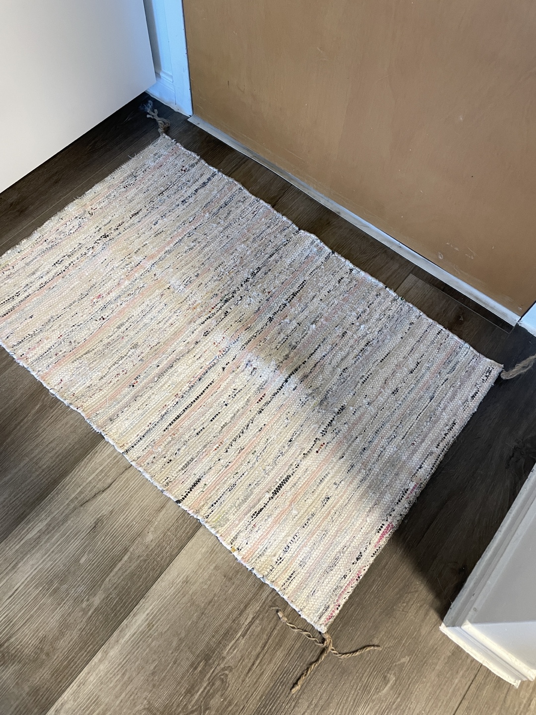 IKEA small White and Pink Woven Rug - photo 2