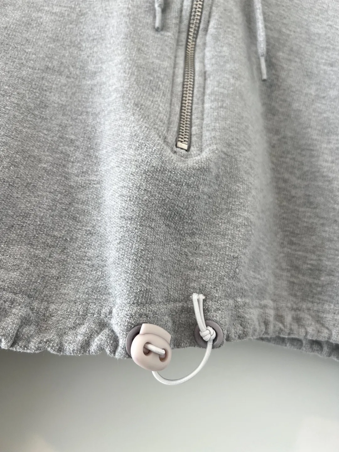 PrettyLittleThing Grey Crop Hoodie with a zip front Size M image indicator(4)