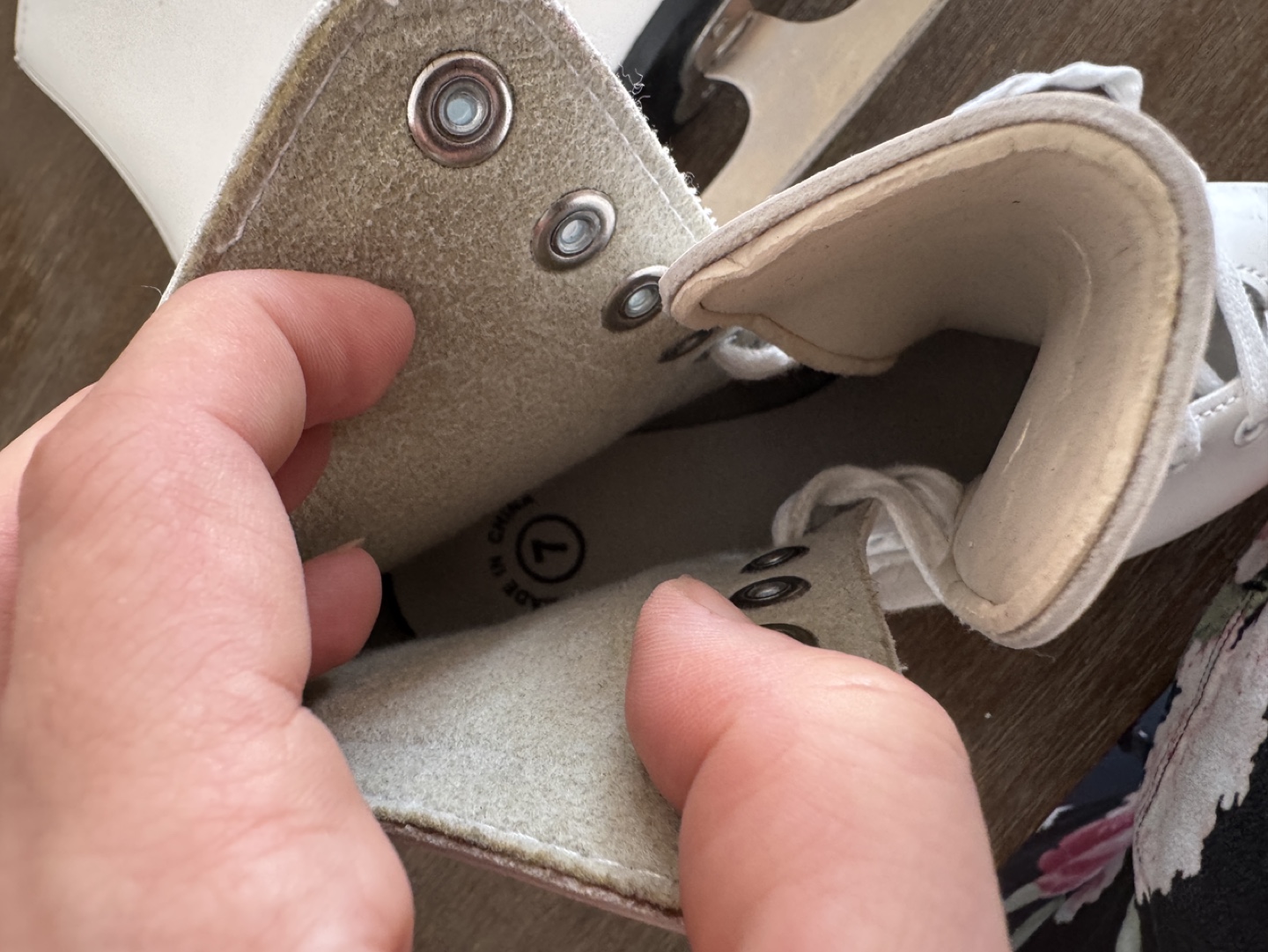 CCM Figure Skates Size 7 - photo 5