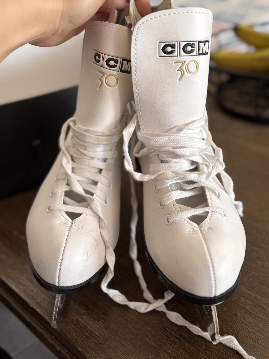 CCM Figure Skates Size 7 - photo 3