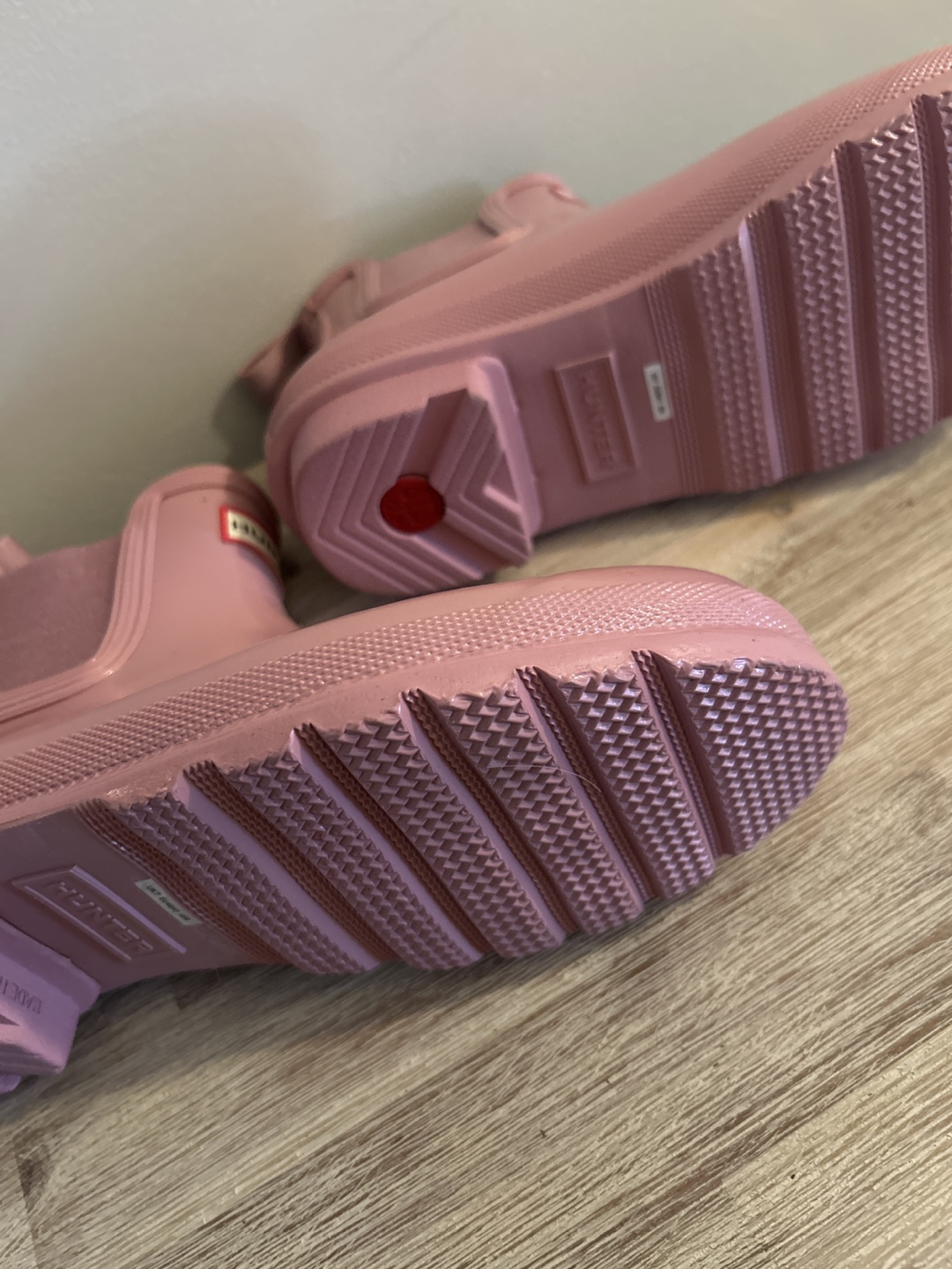 Pink ankle Hunter rain boot size 9 - photo 2