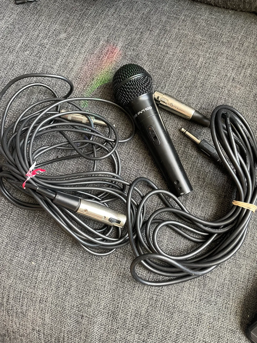 Peavey PVi 100 Cardoid Microphone w/ 2 XLR to 1/4” Cables 🧡 thumbnail