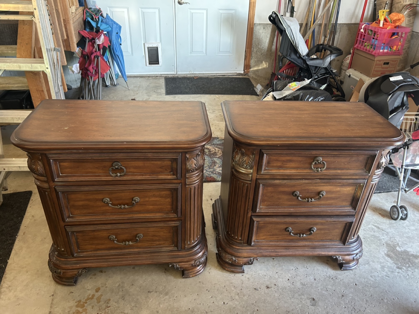 Pair of wood Nightstands or small dresser 🧡