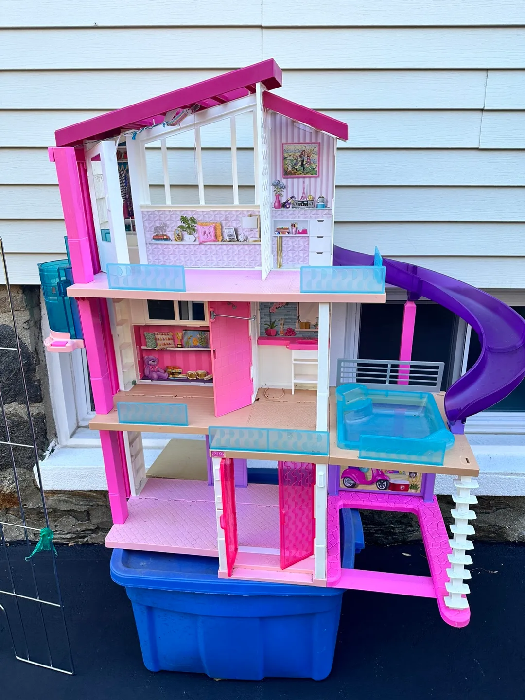 Barbie Dreamhouse Playset thumbnail