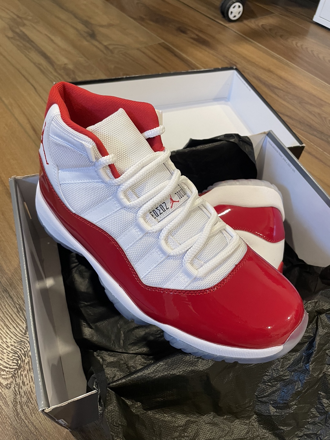 Air Jordan 11 Retro 'Bred' red cherry - photo 2