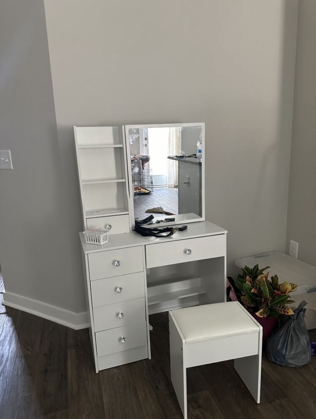 Vanity Set with Lighted Mirror Stool & outlets with usb port