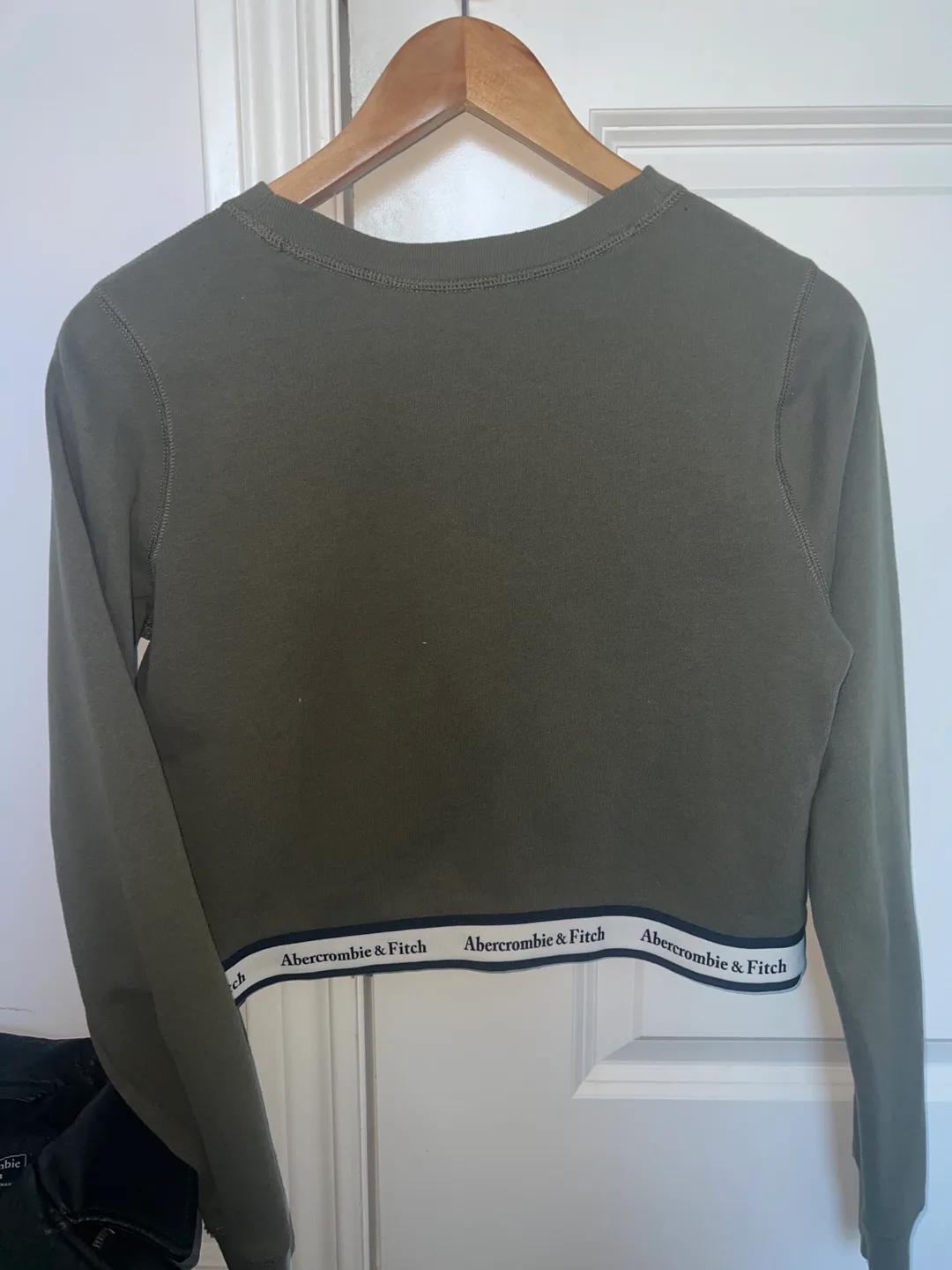 Abercrombie & Fitch Green Crop Sweatshirt image indicator(2)