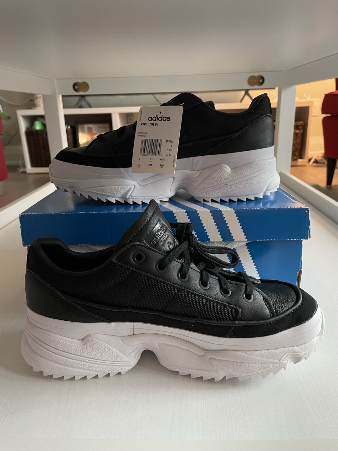 Adidas Womens Sneakers Size 8.5