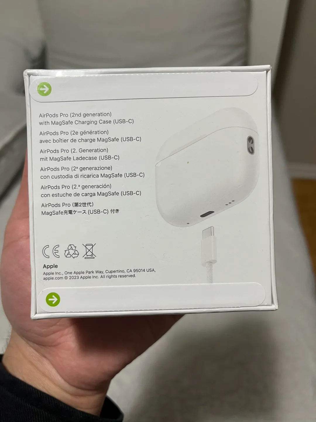 Apple AirPods Pro (2nd generation) with MagSafe Charging Case image indicator(2)