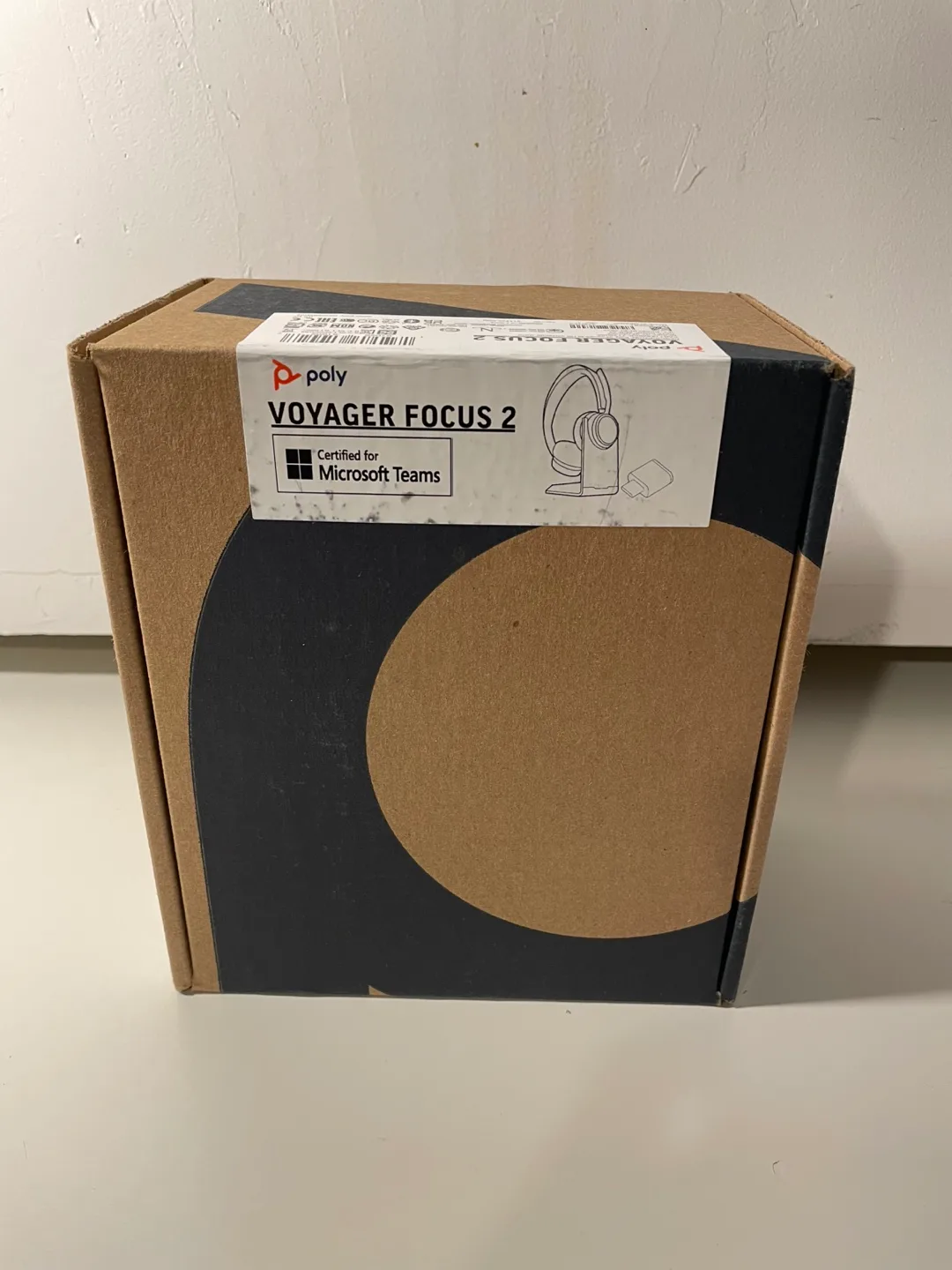 Poly Voyager Focus 2 headset- Teams Certified With Charge Stand image indicator(9)