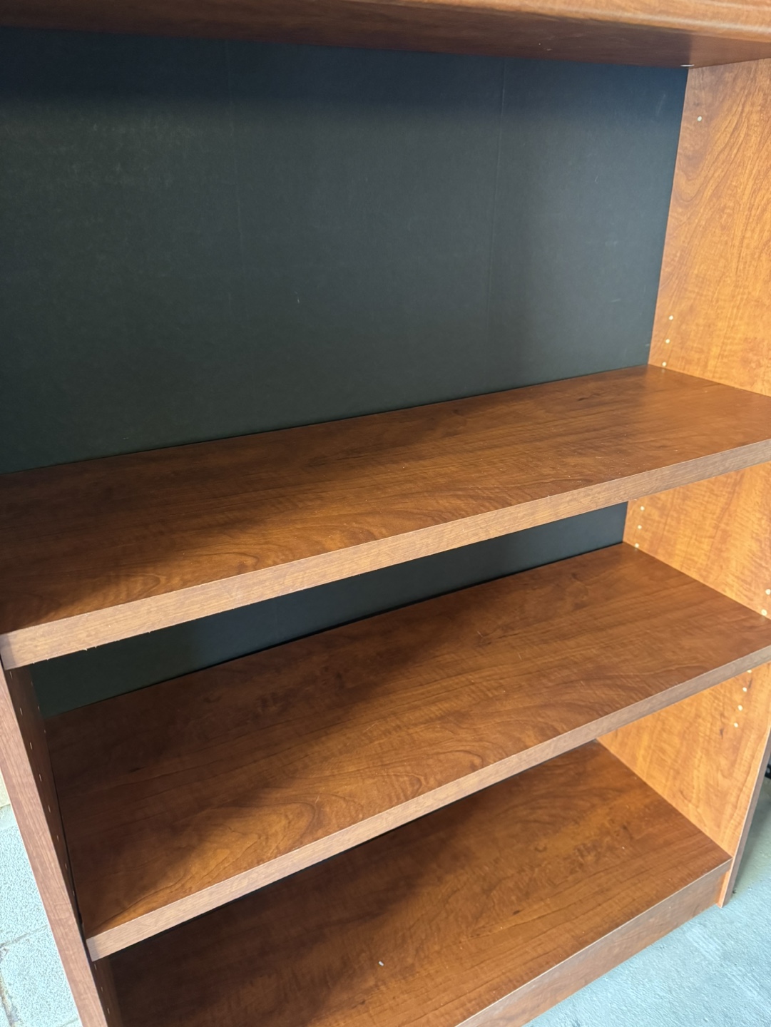 Red oak style bookcase with 3 shelves - photo 2