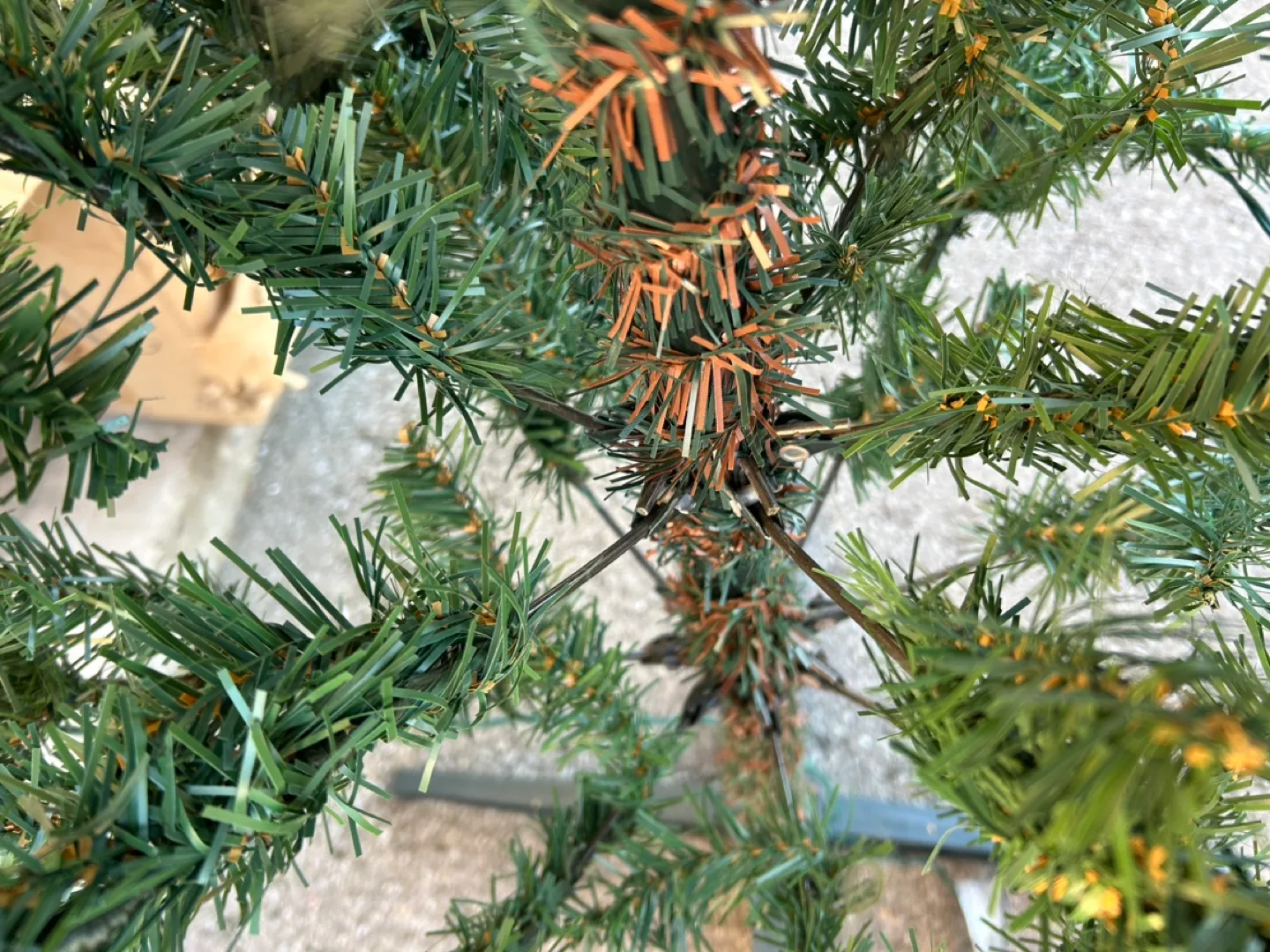 Pre-Lit 6.5 ft Boston Pine Christmas Tree image indicator(5)