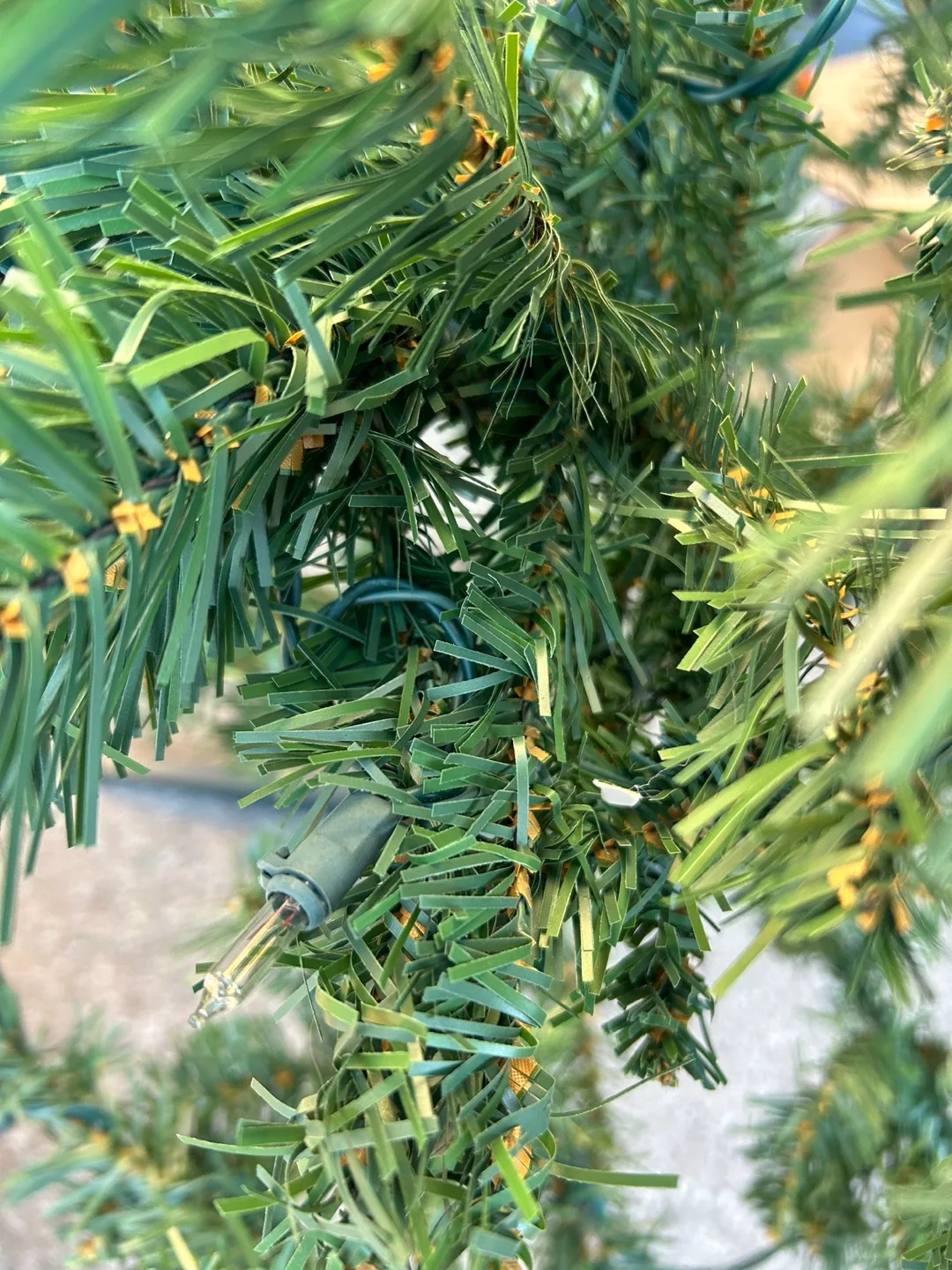 Pre-Lit 6.5 ft Boston Pine Christmas Tree image indicator(6)