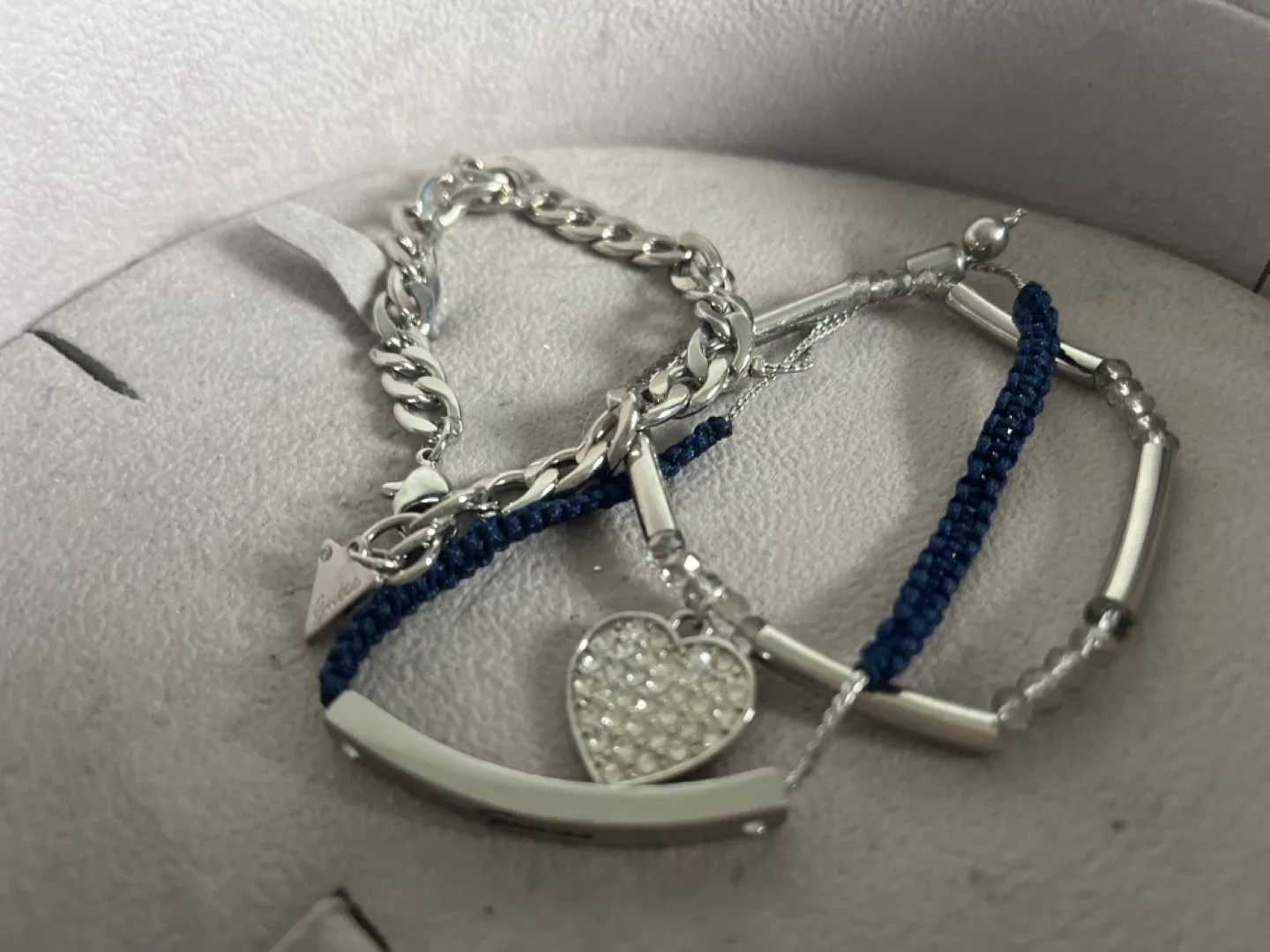 Guess bracelet set & necklace set thumbnail