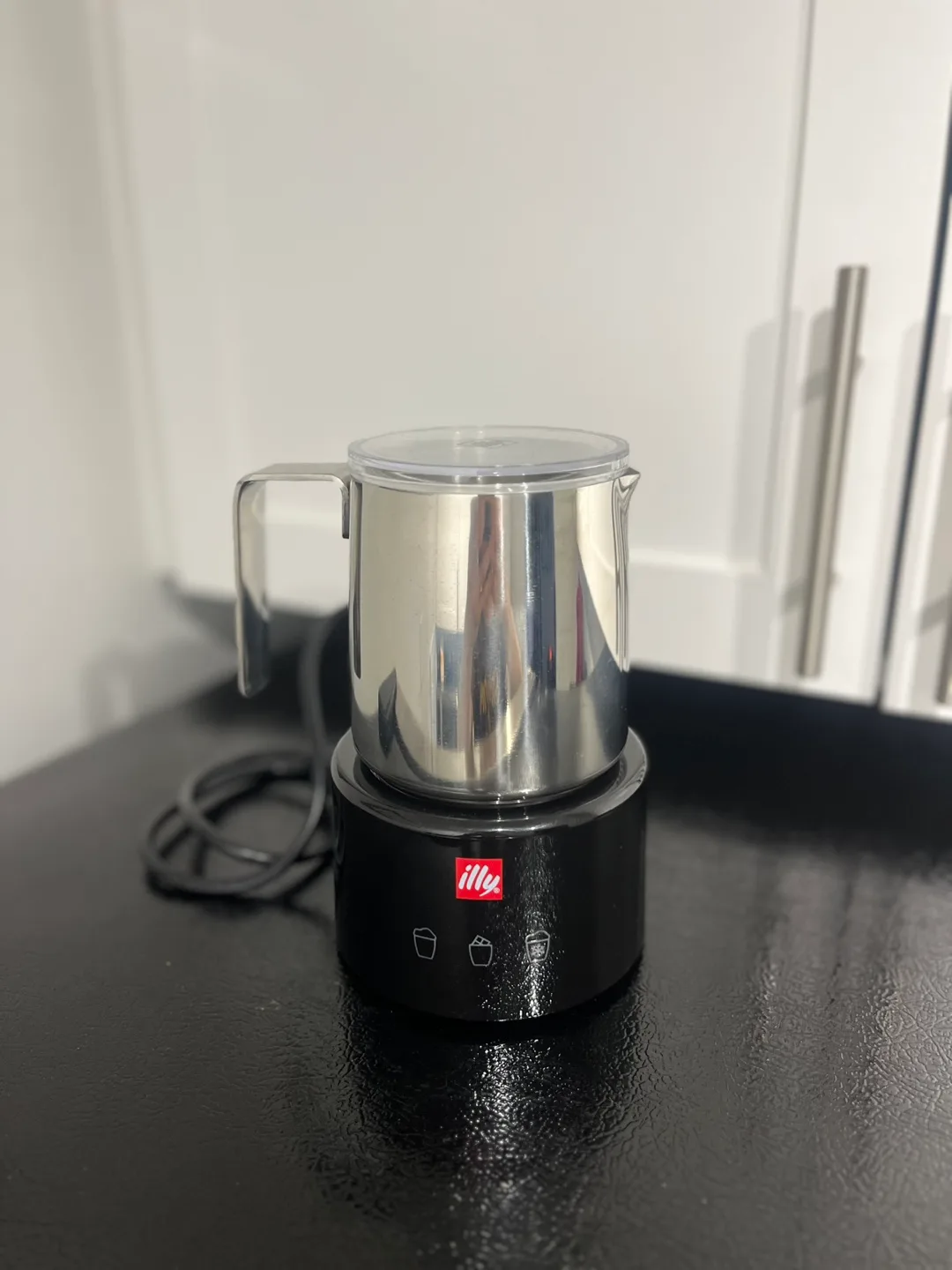 ILLY Electric Milk Frother thumbnail