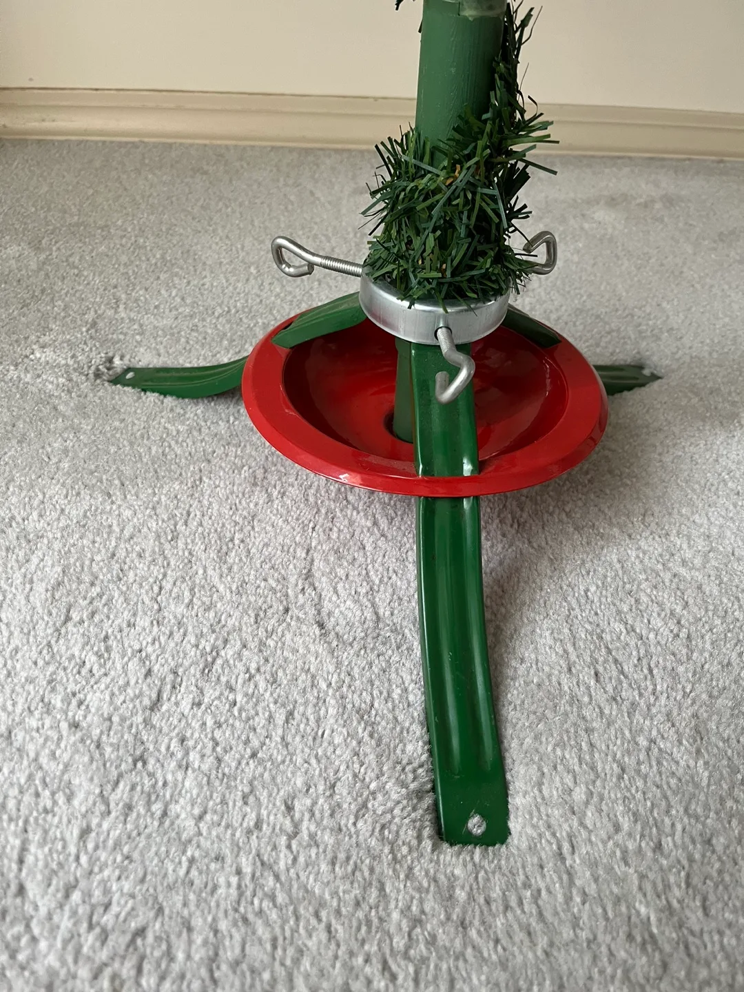 Artificial Christmas Tree (6 Ft Tall, incl. some decorations) image indicator(3)