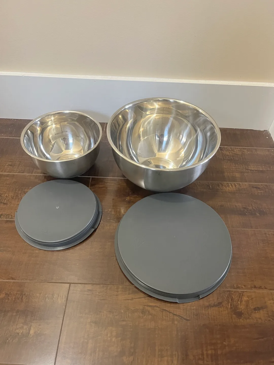🧡4pcs Stainless Steel Mixing Bowls with Lids thumbnail