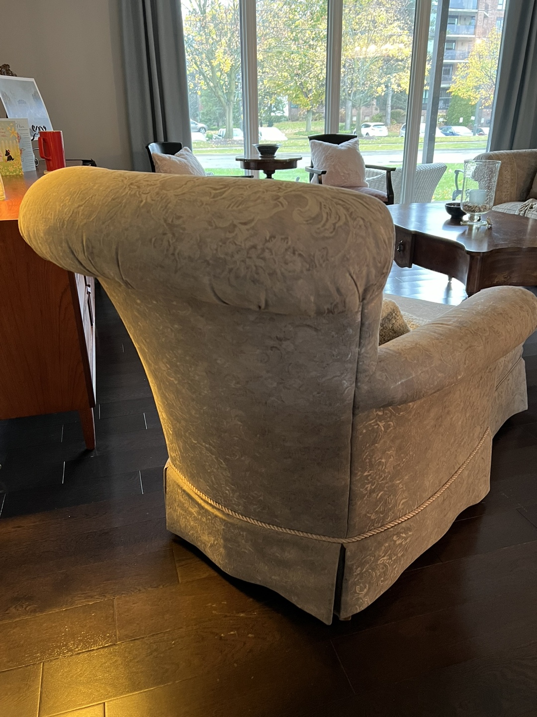 Two beautiful accent chairs and ottoman - photo 2